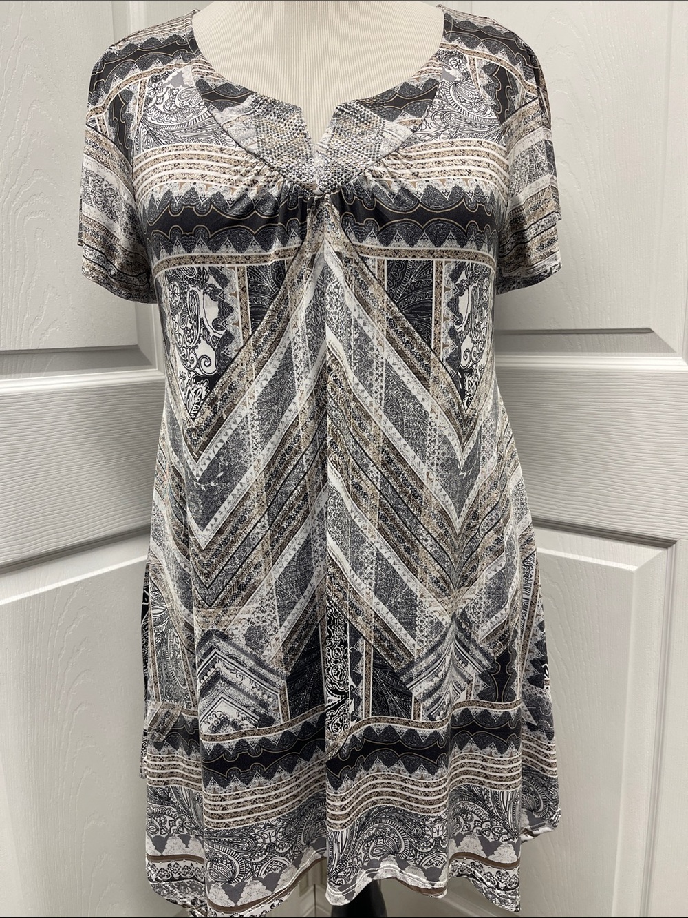 Live and let live Paisley Chevron Cold Shoulder Dress Medium